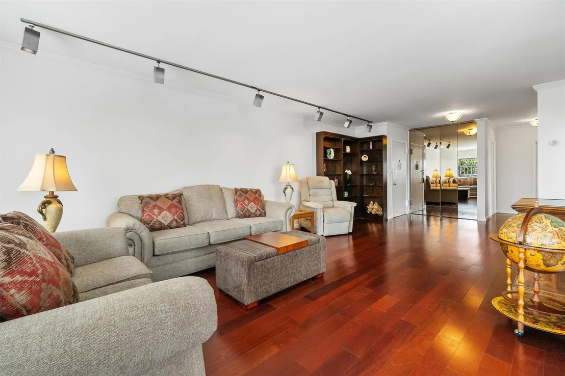 Photo of Unit 3J at 1 Lakeview Drive