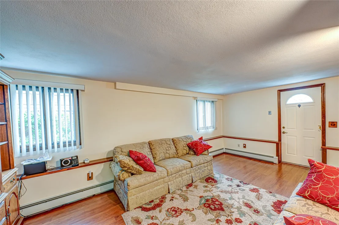 Photo of 50 West Hampton Road