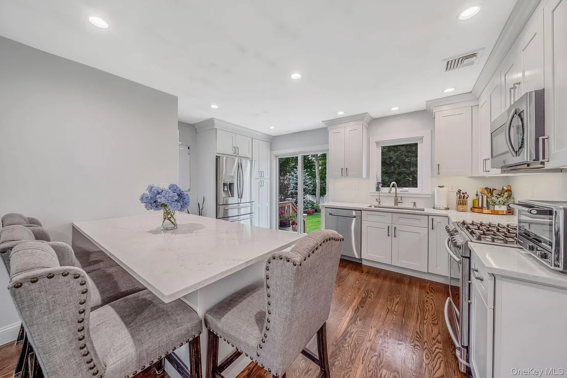Photo of 8 Gedney Avenue