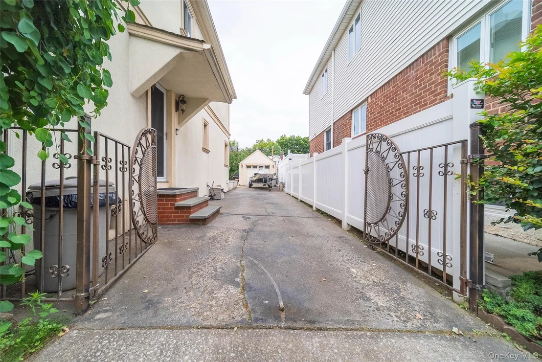 Photo of 145-67 5th Avenue