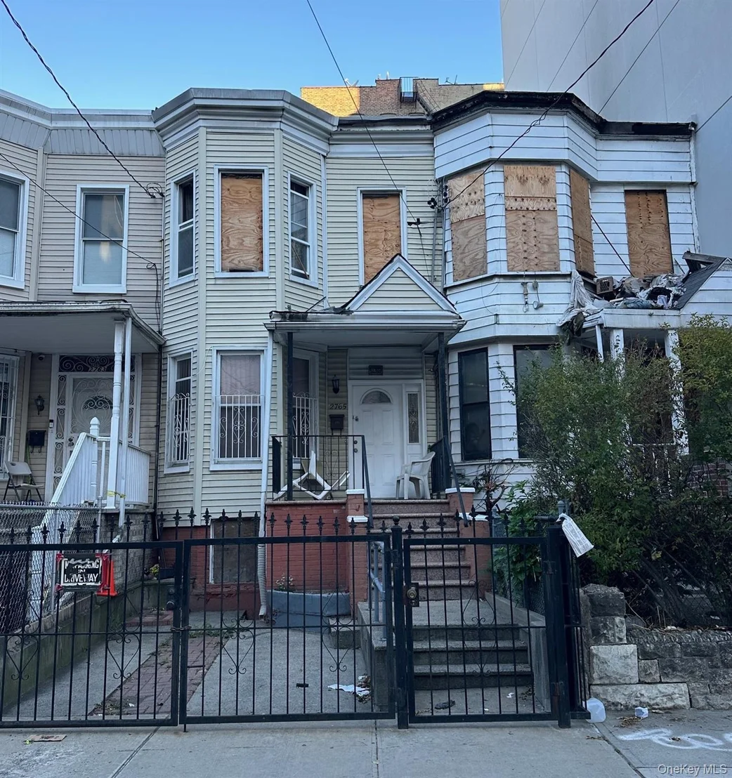 Photo of 2765 Creston Avenue
