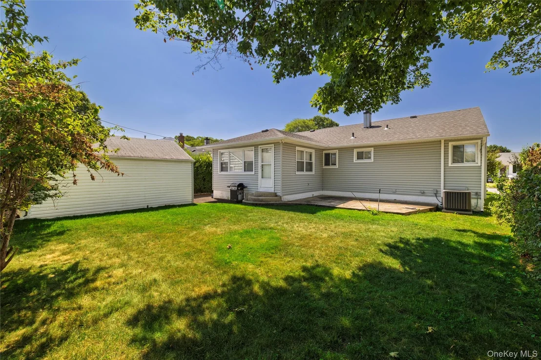 Photo of 676 Dickens Avenue