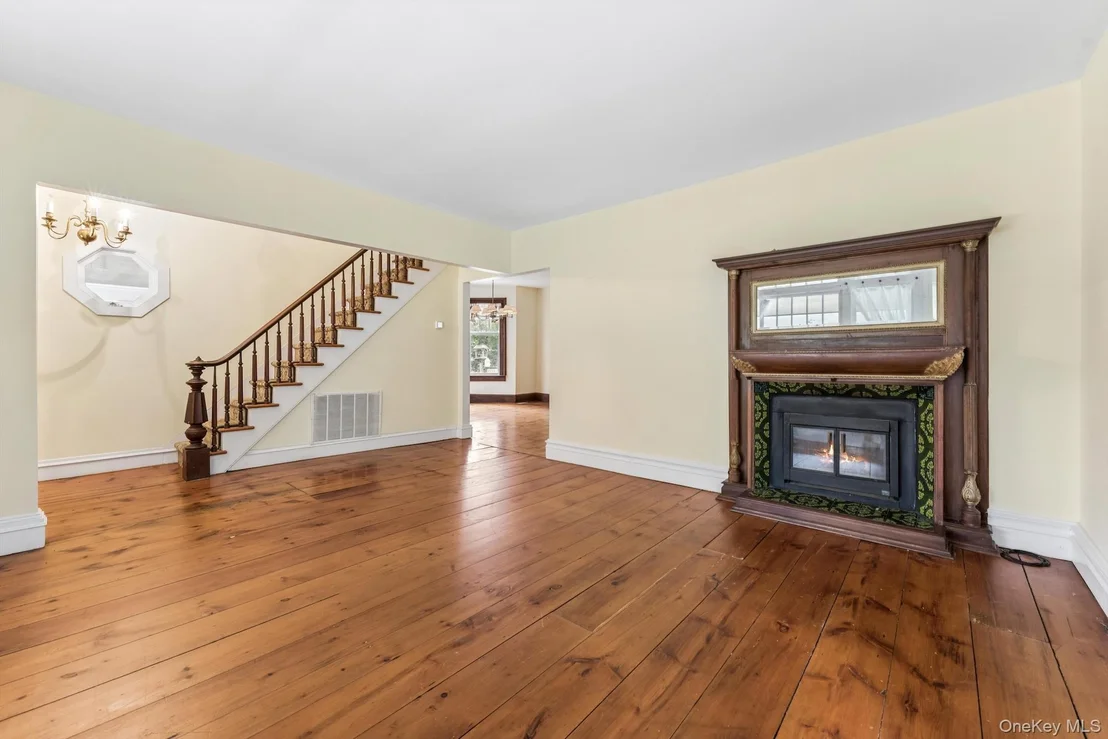 Photo of 25105 Main Road N