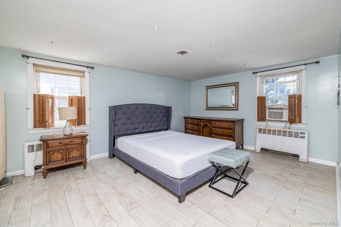 Photo of 4 Nassau Boulevard