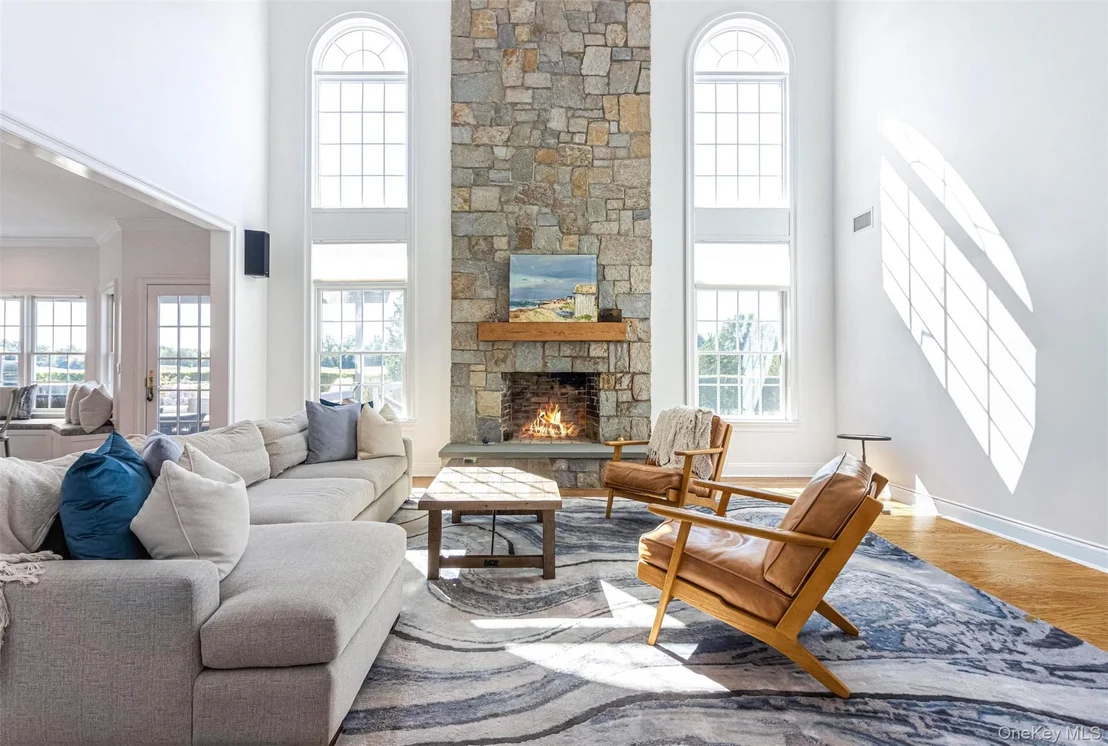 Photo of 350 Laurel Way