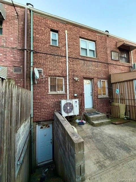 Photo of 4775 Barnes Avenue