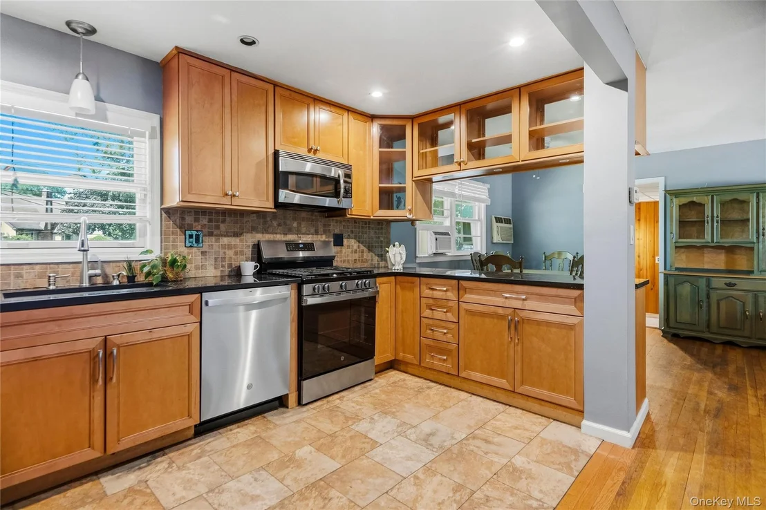 Photo of 1691 Ivanhoe Drive