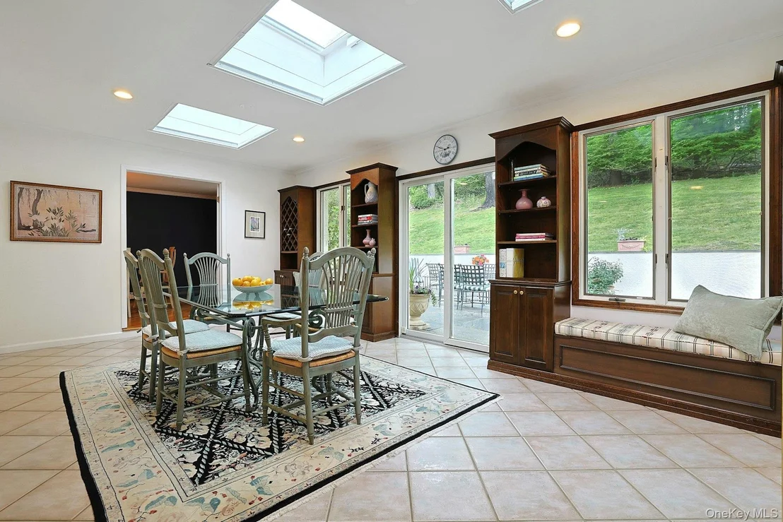 Photo of 77 Central Drive