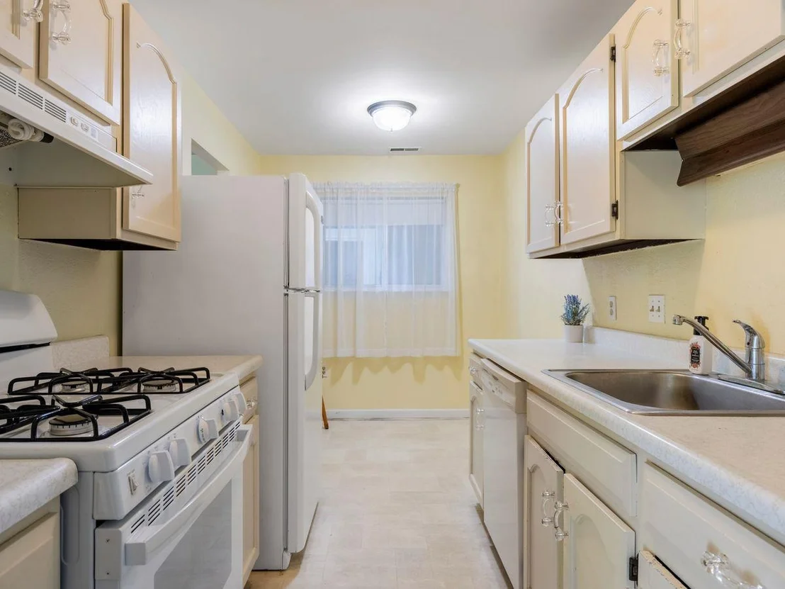 Photo of Unit B at 902 Commons Way