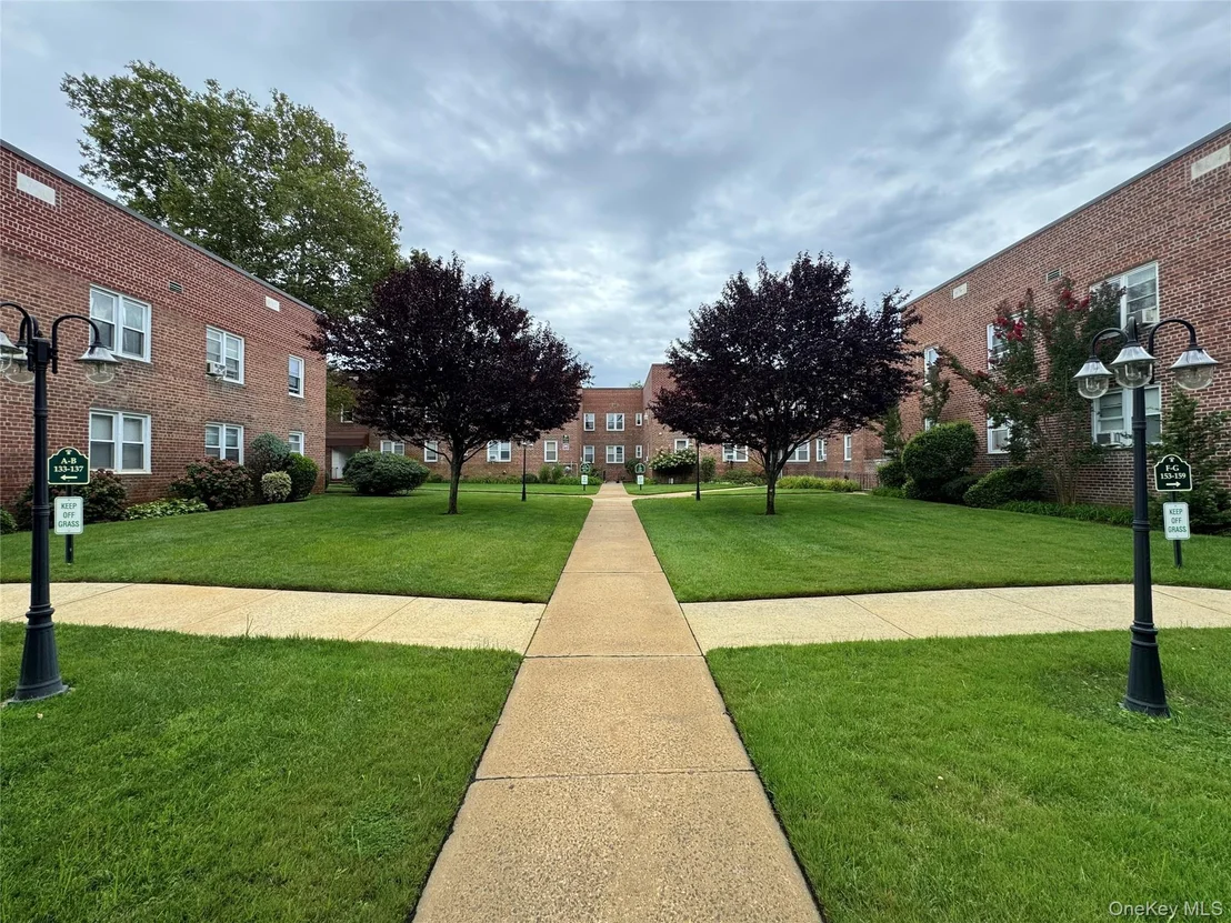 Photo of Unit D21 at 145 Smith