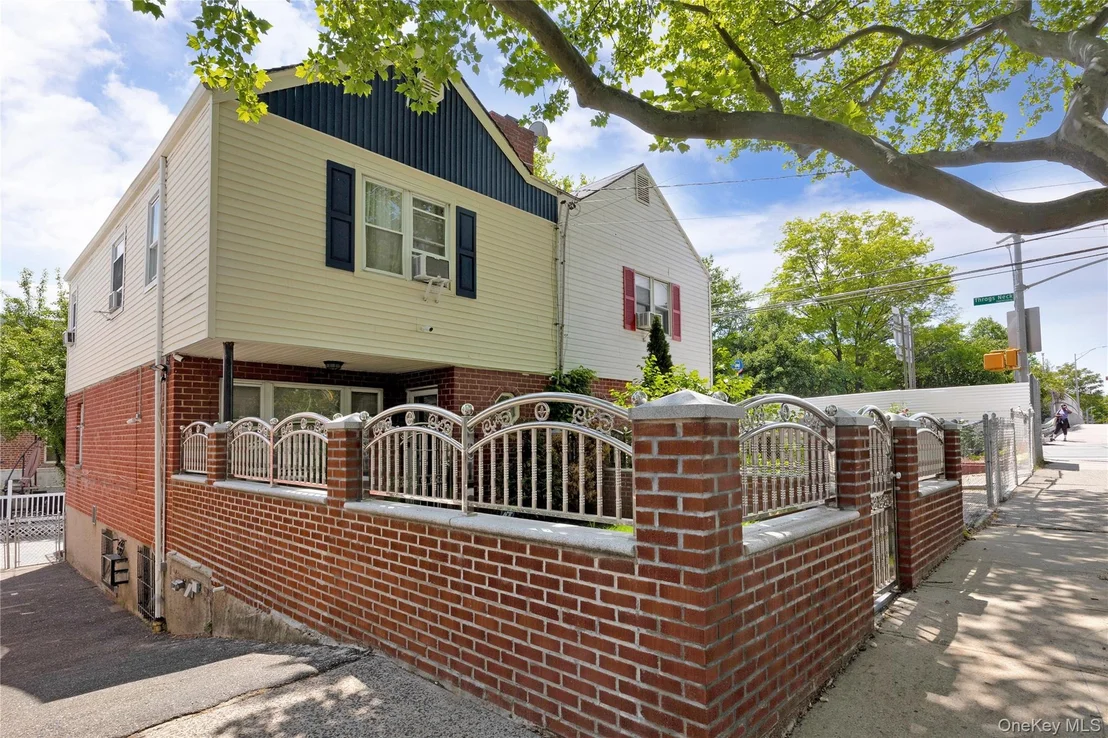 Photo of 3152 Randall Avenue