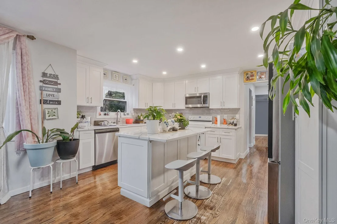 Photo of 231 W Woodside Avenue