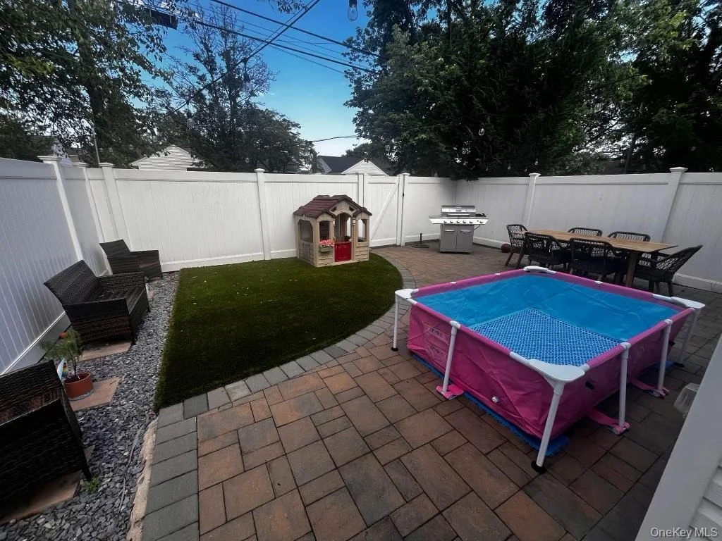 Photo of 2642 Clovermere Road