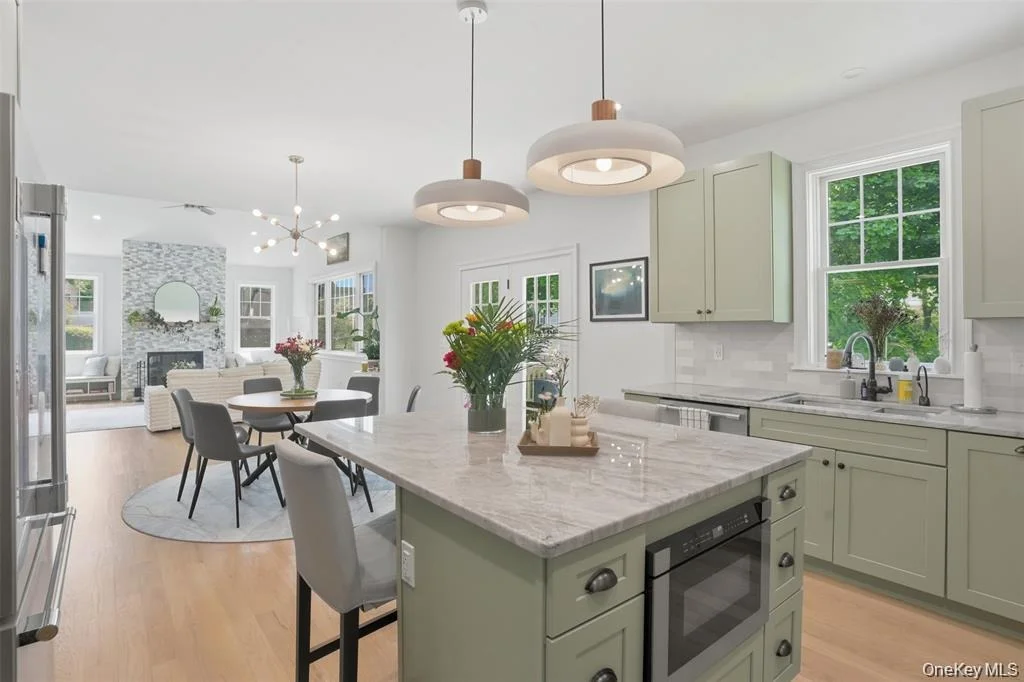 Photo of 33 Howland Avenue