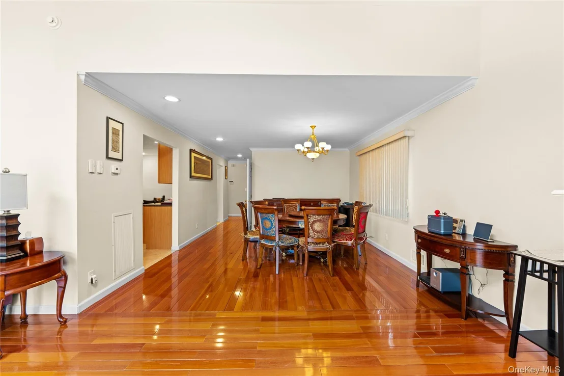 Photo of 335 Cresthaven Lane