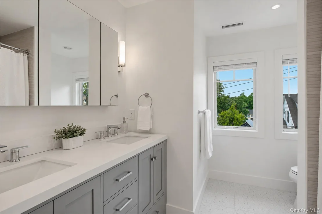 Photo of 525 3rd Street