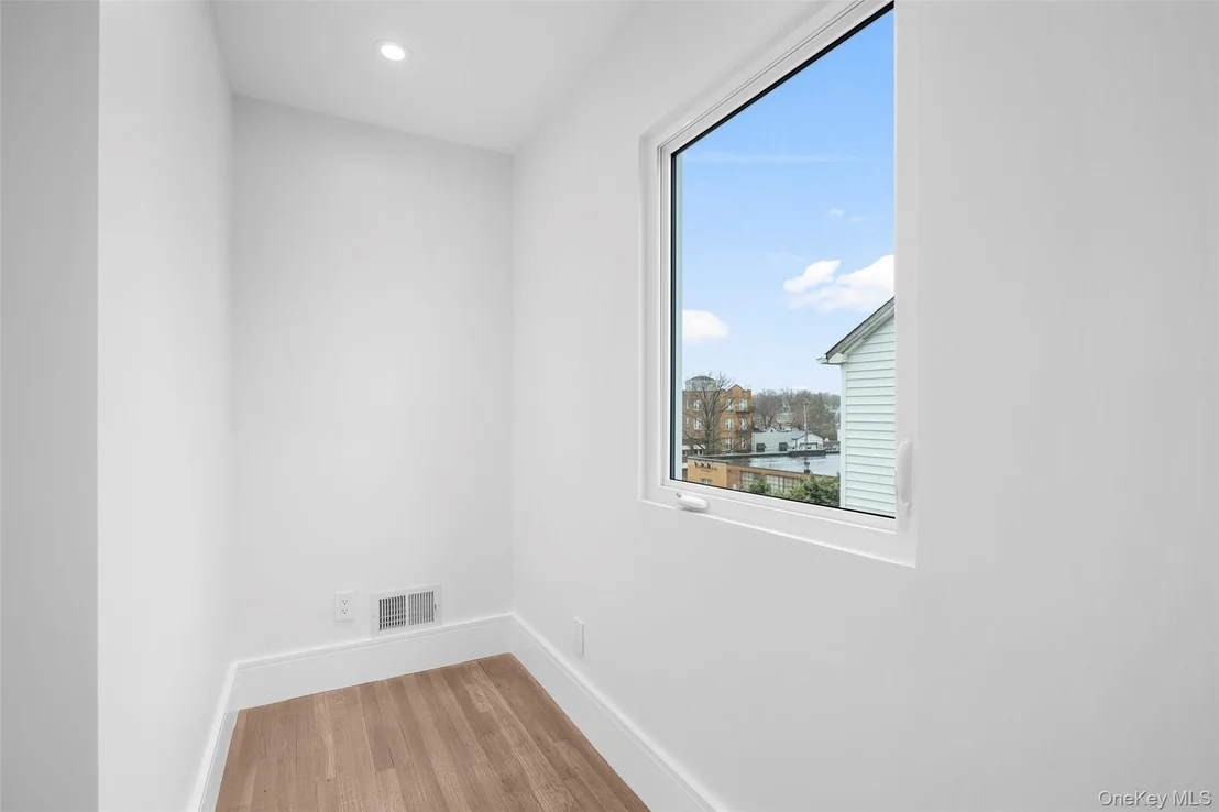 Photo of 313 Sixth Avenue
