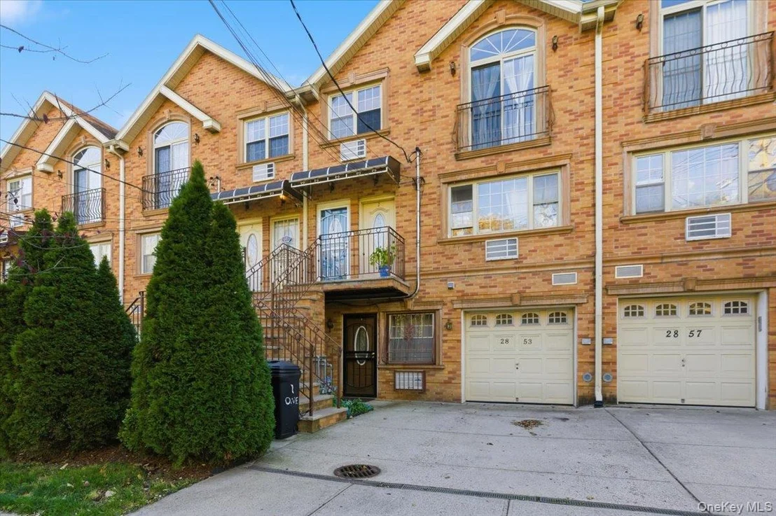 Photo of Unit 3 at 2853 Ely Avenue