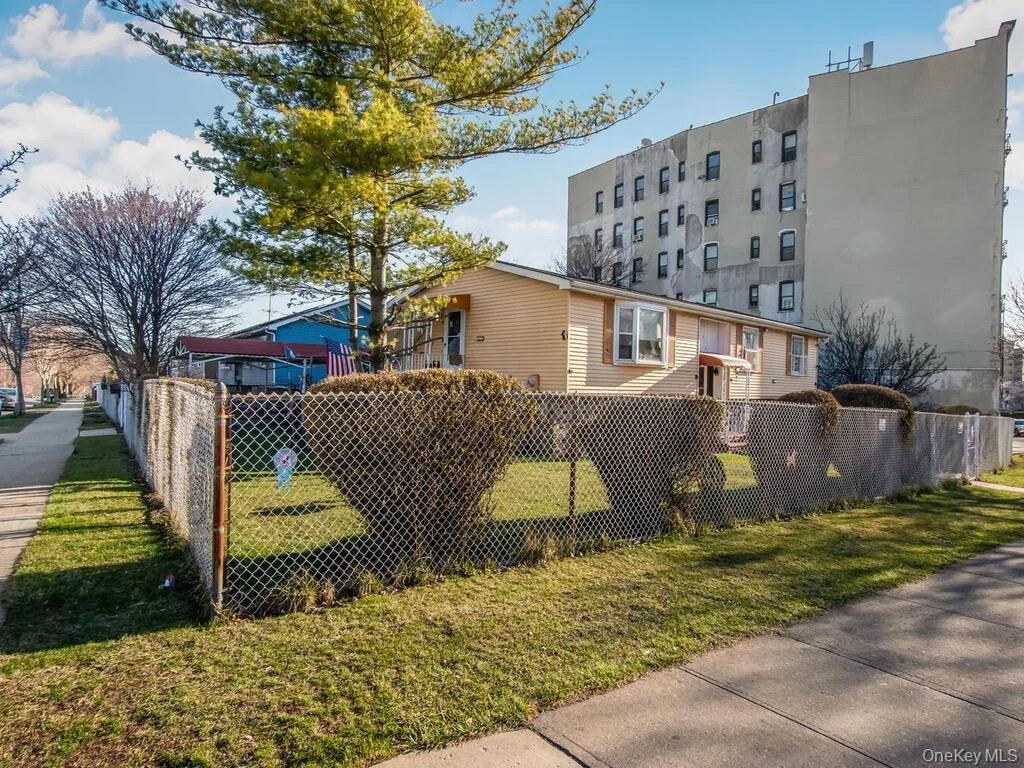 Photo of 1510 Boston Road