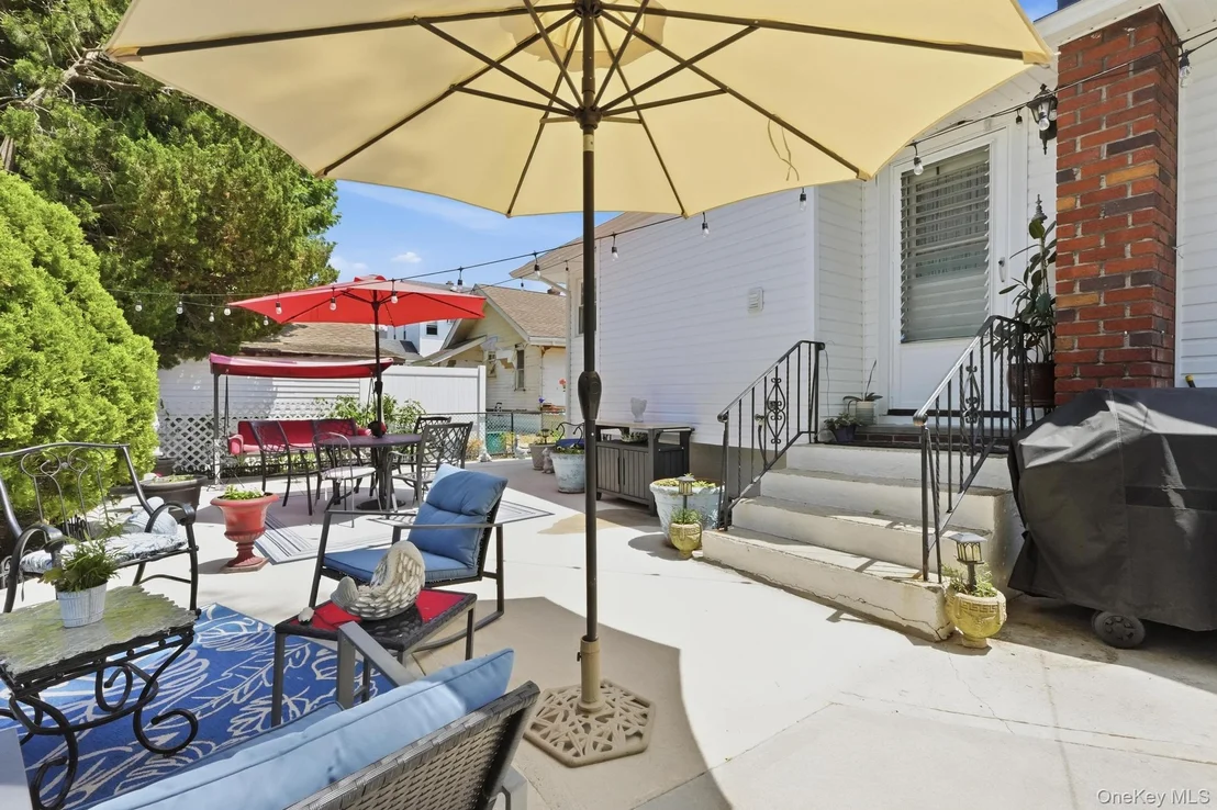 Photo of 153 Davison Avenue