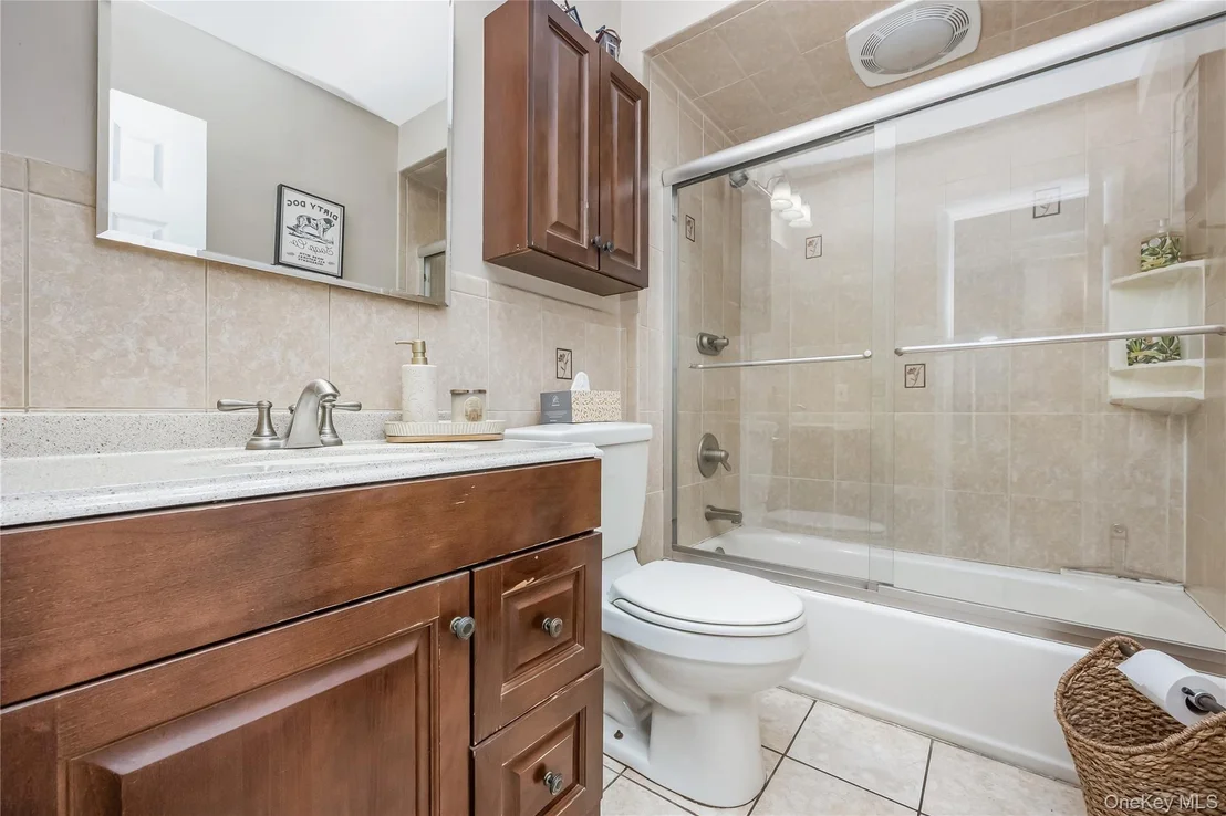Photo of 242 Islip Boulevard