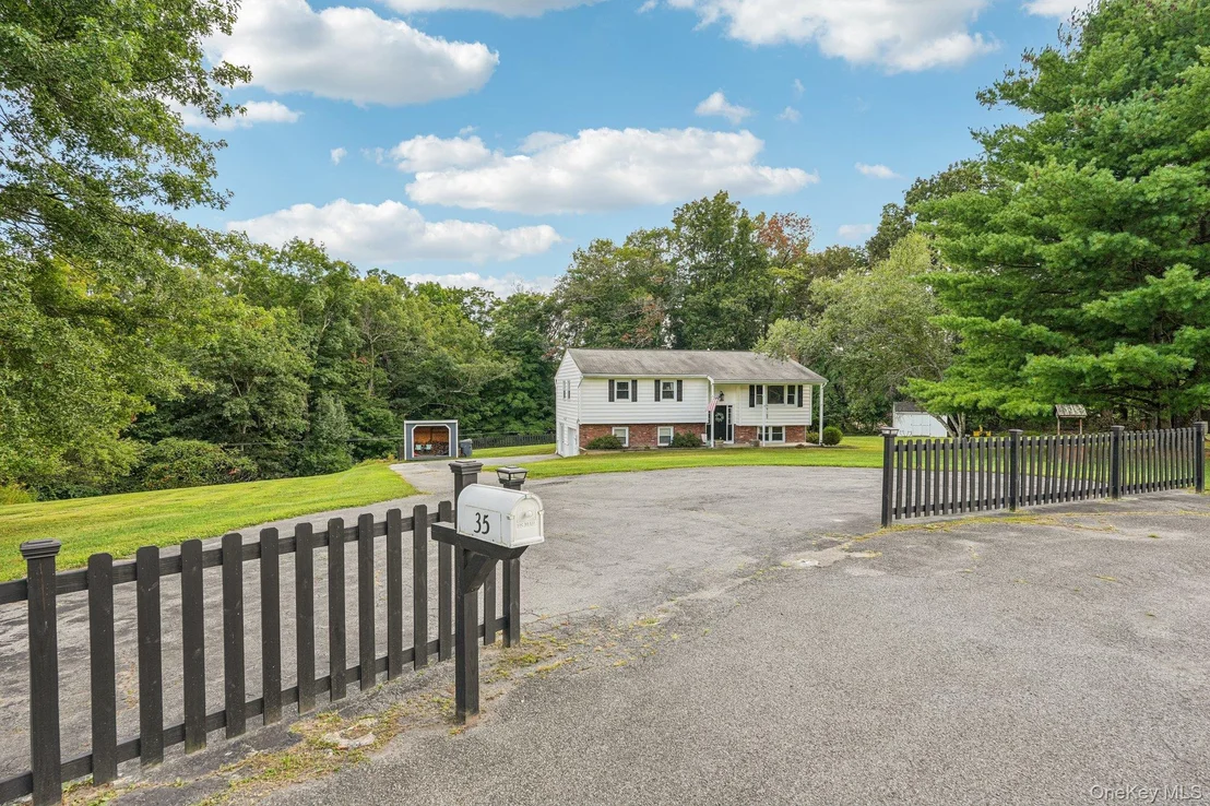 Photo of 35 Schrempp Lane