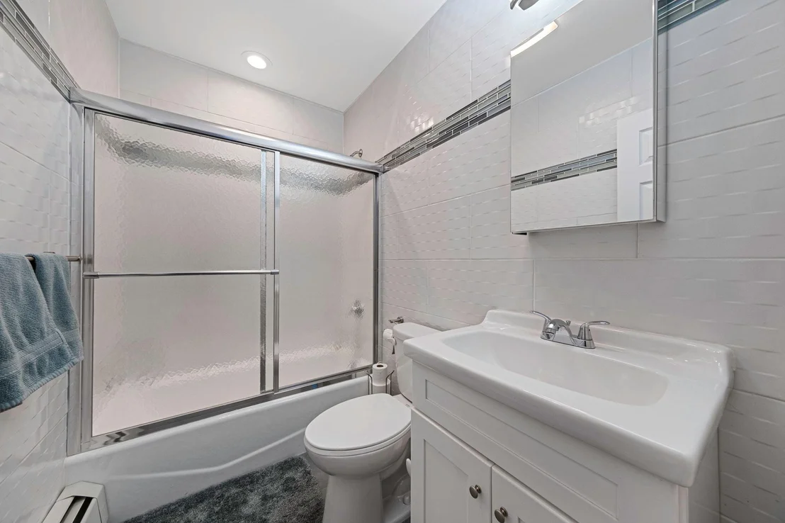 Photo of Unit 402 at 25 W Broadway