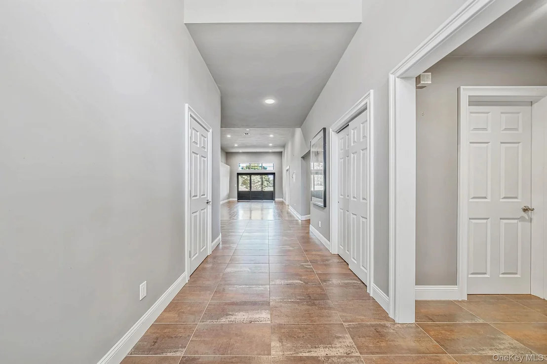 Photo of 6 Hamlet Drive
