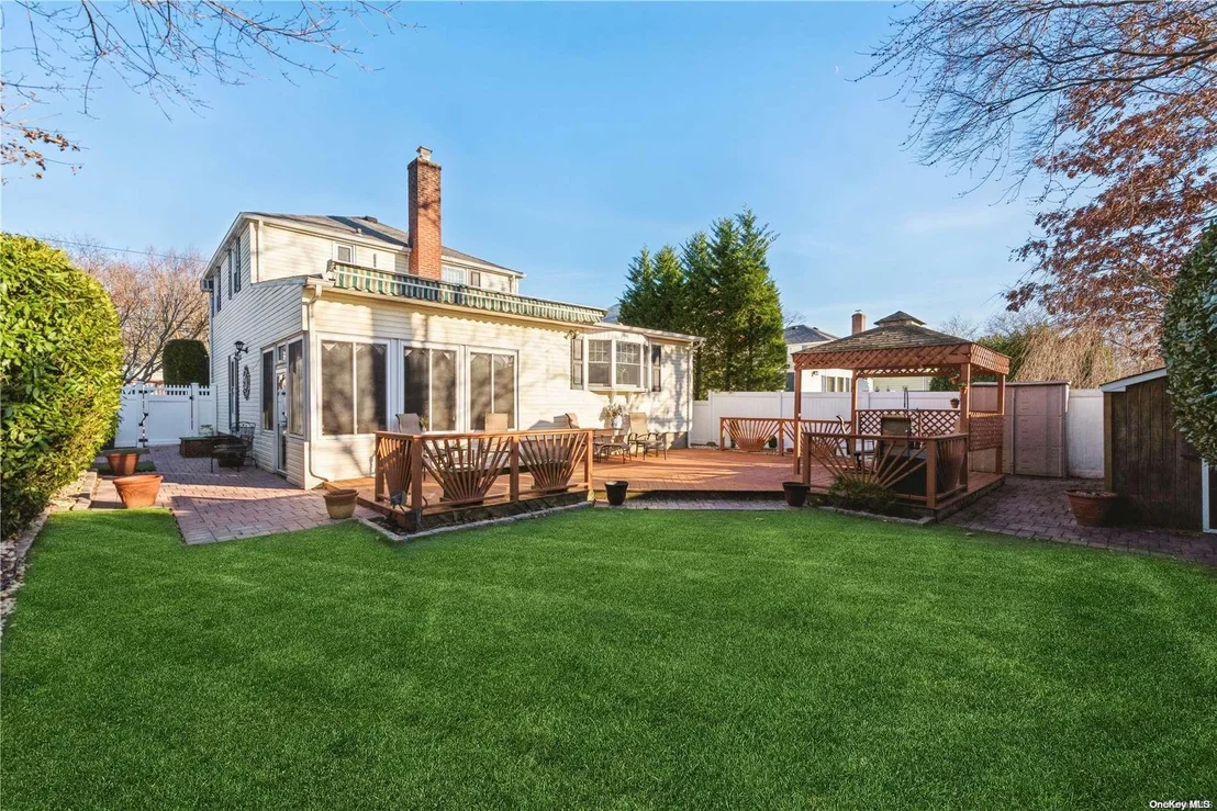 Photo of 9 W Roydon Drive