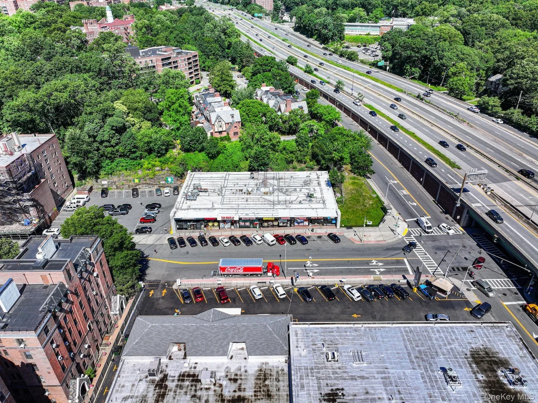 Photo of Unit 4B at 755 Bronx River Rd
