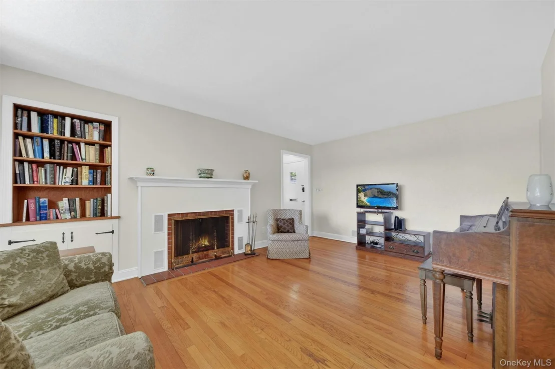 Photo of 333 Oak Drive