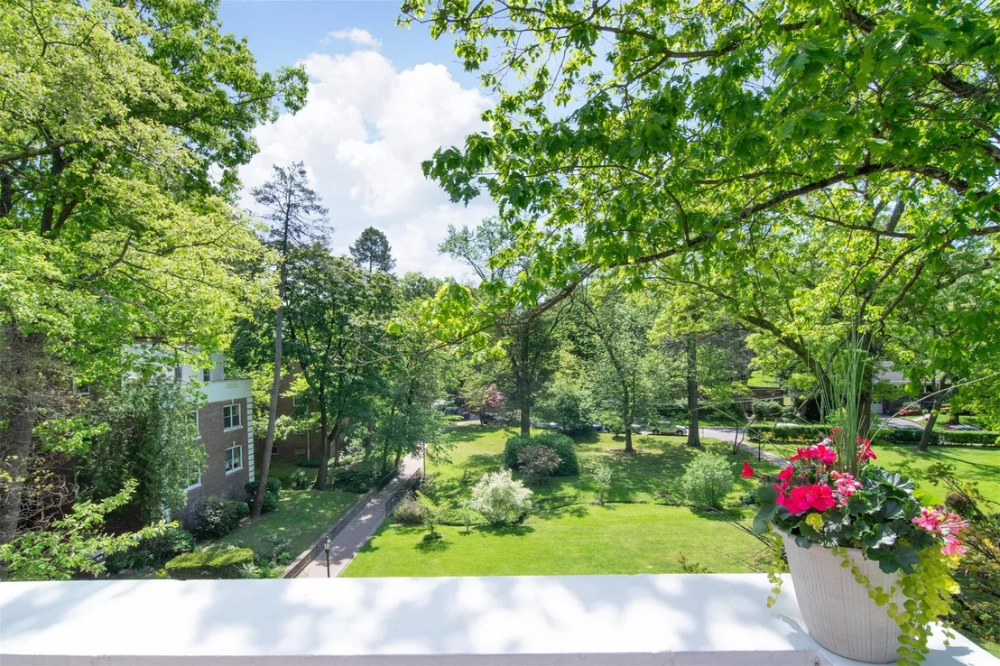 Photo of Unit 3D at 9 Sunnybrook Road