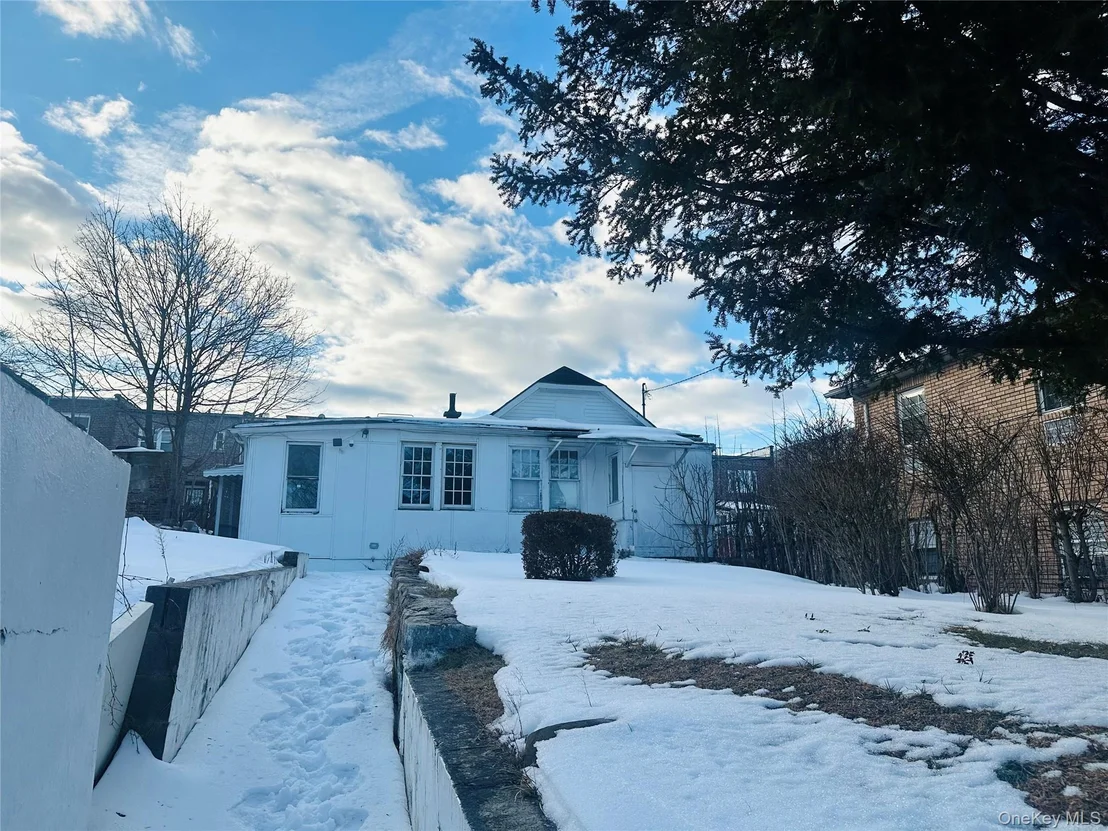 Photo of 2931 Yates Avenue