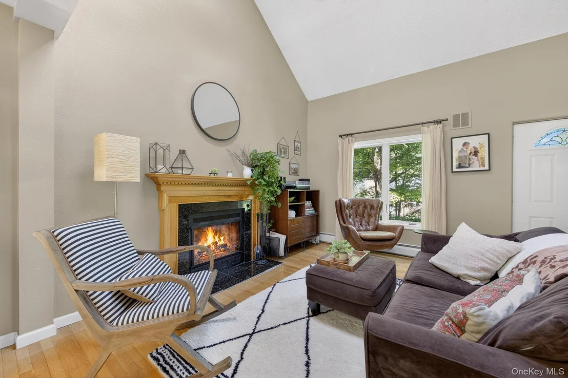 Photo of 305 Oak Lane