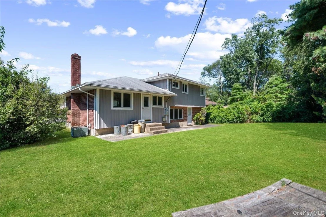 Photo of 331 Woodbridge Lane