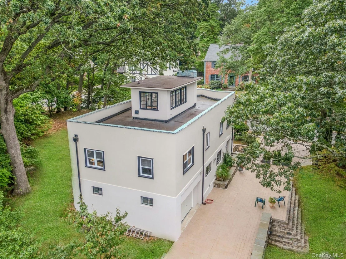 Photo of 75 Lakeside Drive