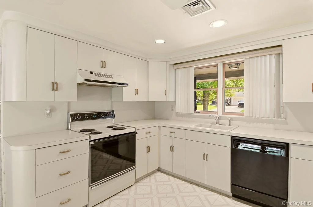 Photo of 6 Budenos Drive