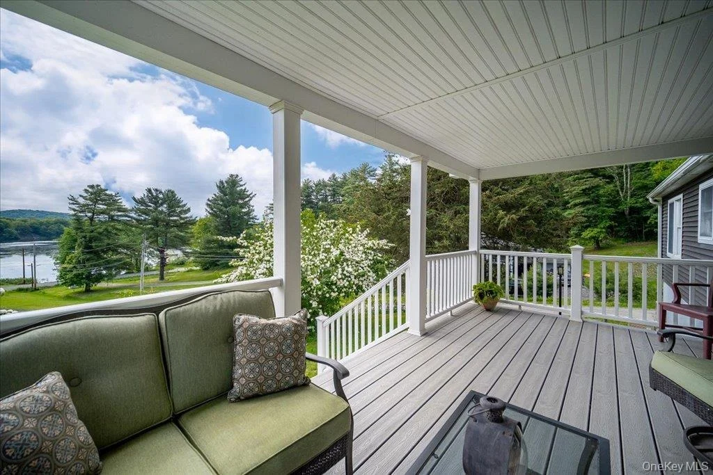 Photo of 553 Lake Road