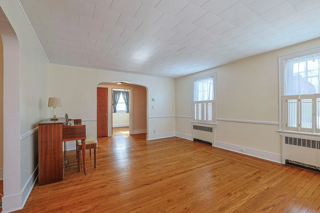 Photo of 7 Commonwealth Avenue