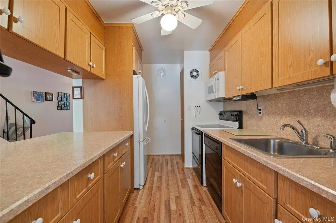Photo of Unit 607 at 2355 Pershing Boulevard