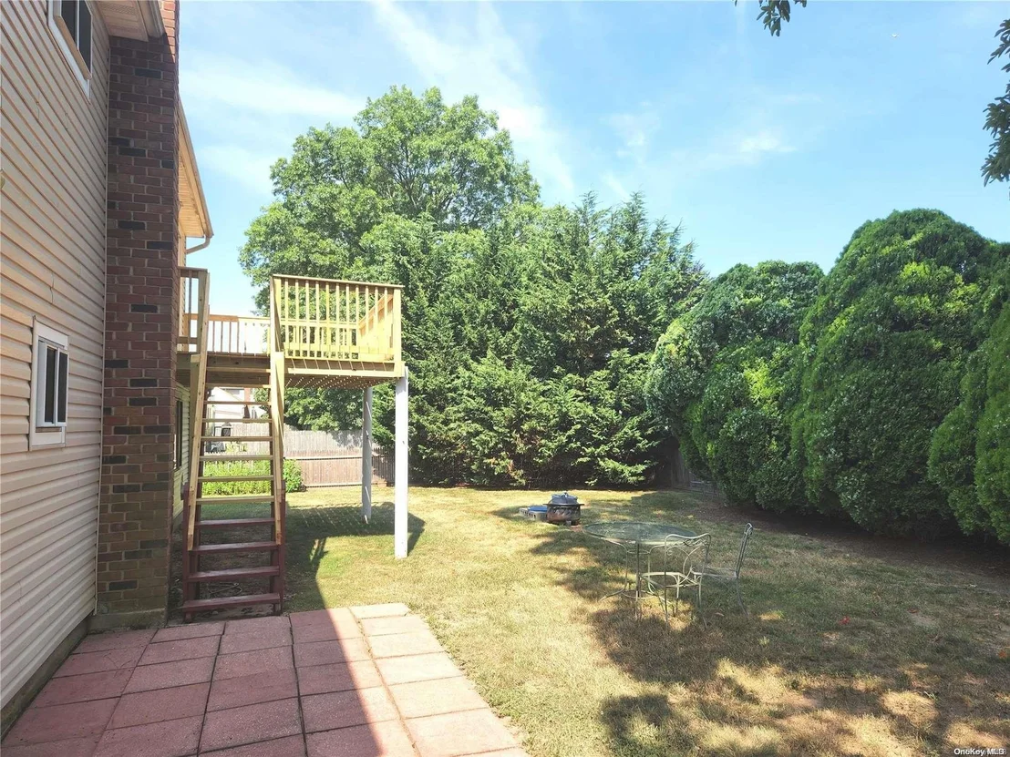 Photo of 627 Peconic Avenue