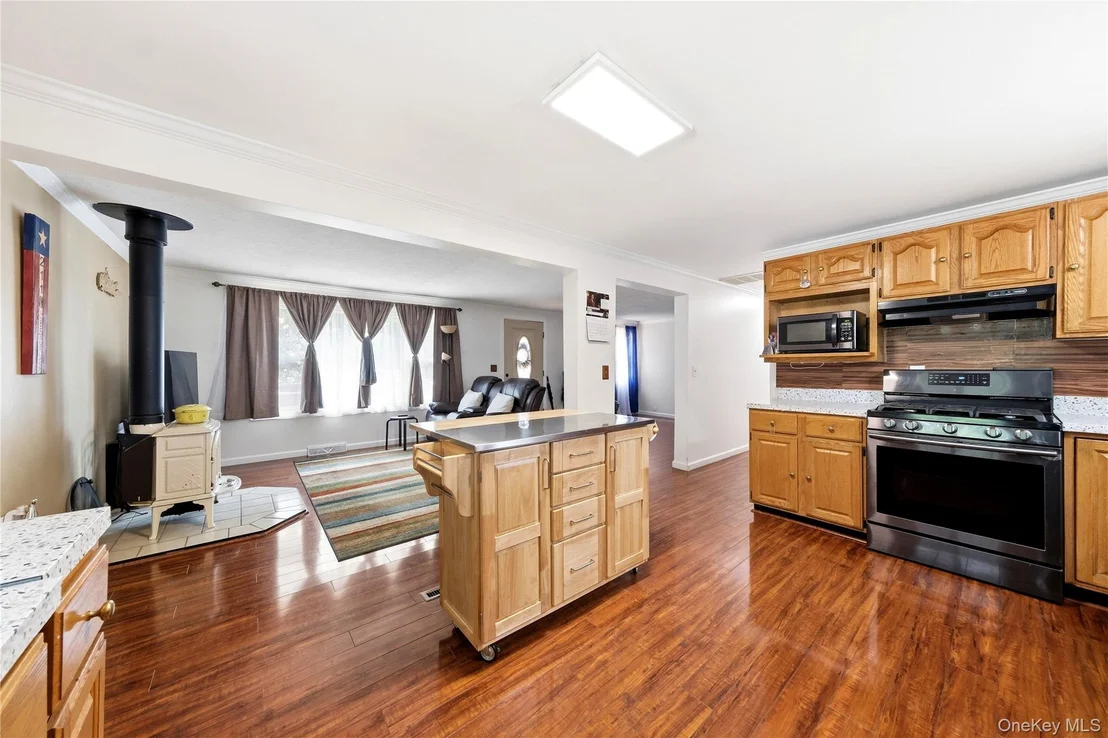 Photo of 211 Hampton Avenue