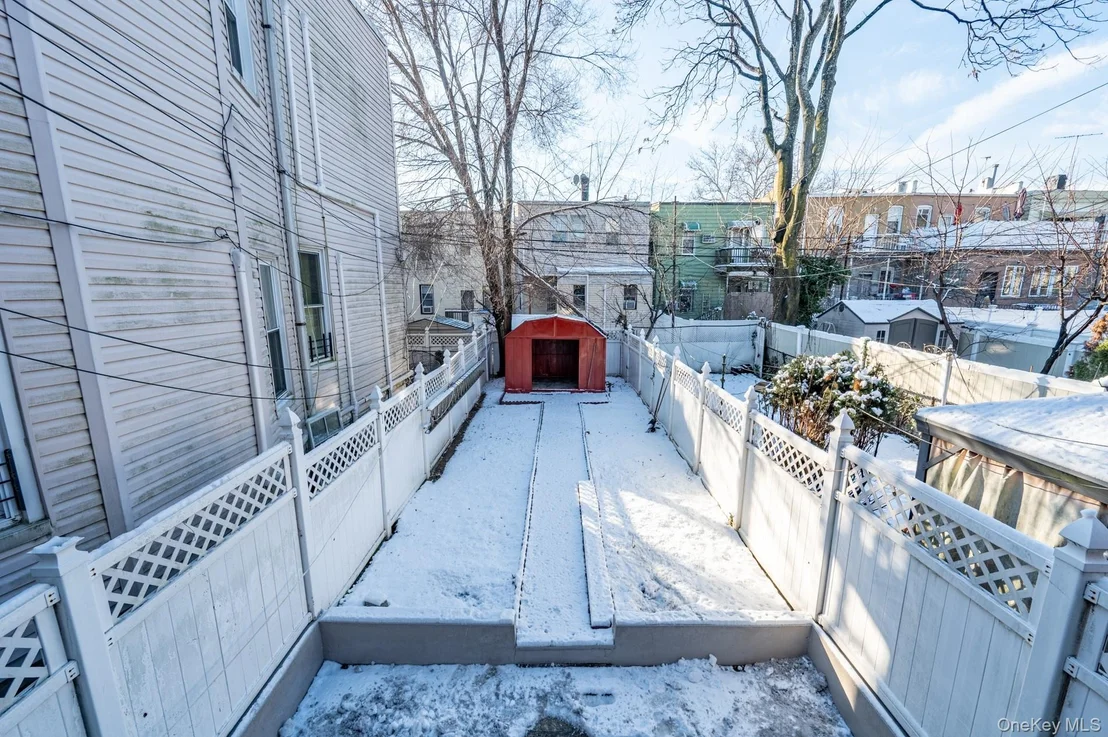 Photo of 1913 Barnes Avenue