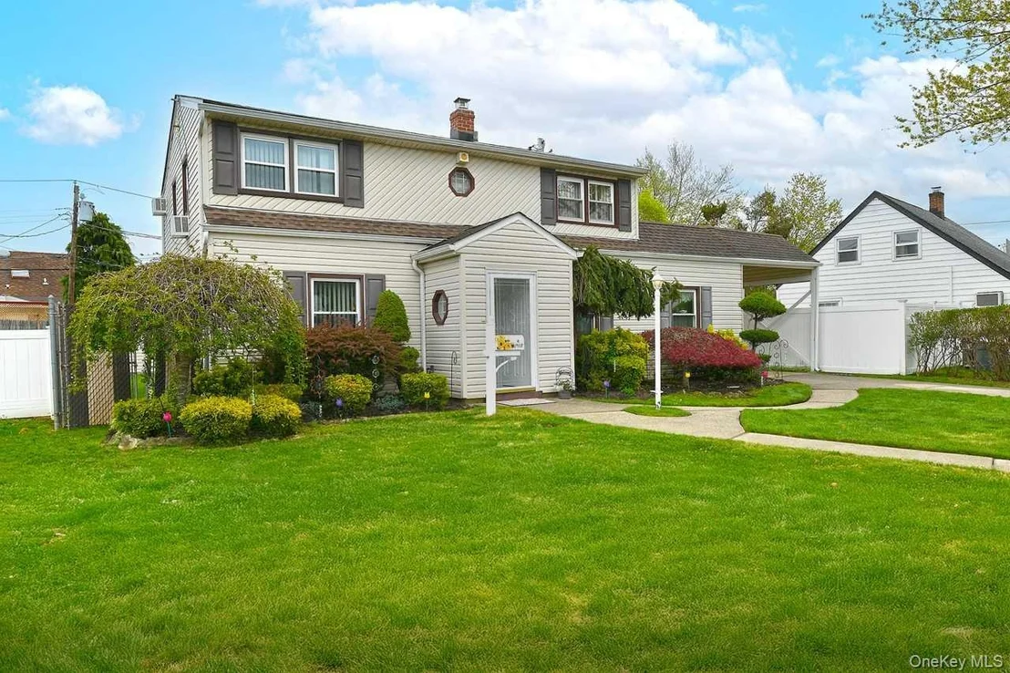 Photo of 203 Saddle Lane