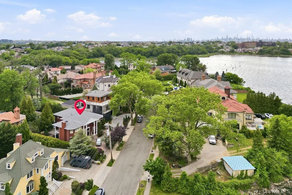 Photo of 4 Point Crescent
