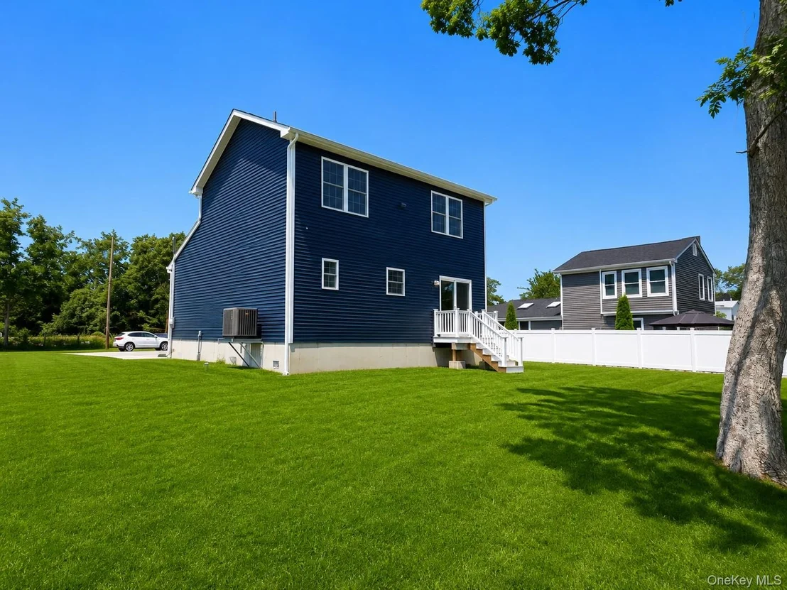 Photo of 7 Edgewater Drive