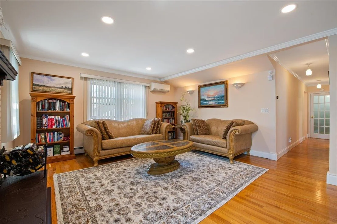 Photo of 918 Clay Street