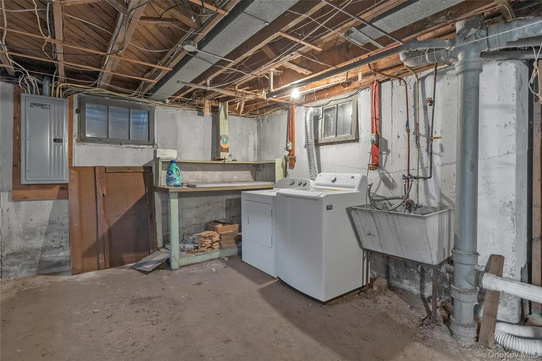 Photo of 6 Roxbury Drive