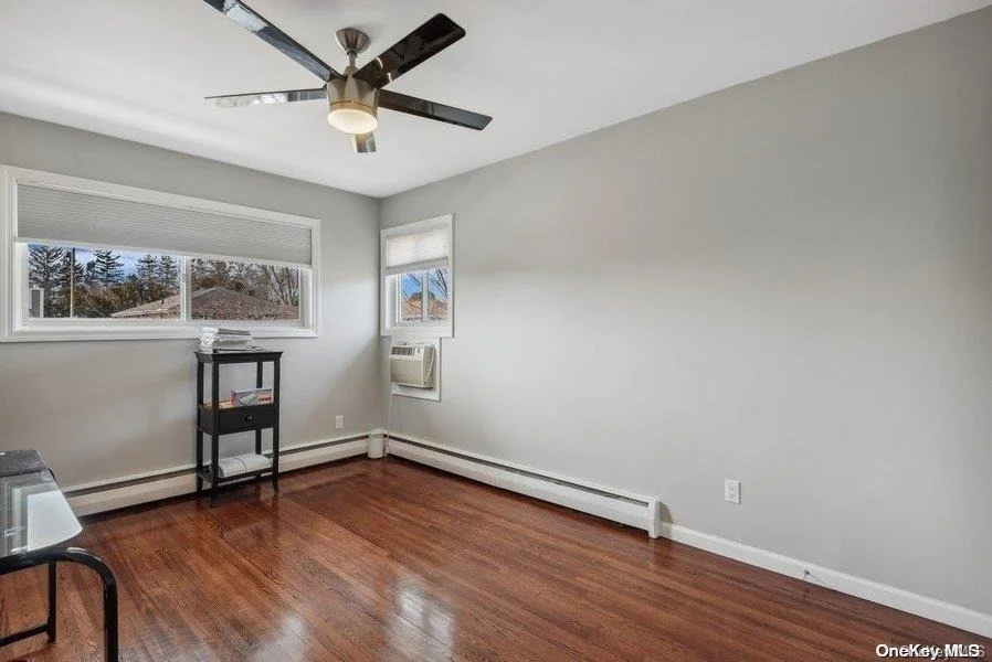 Photo of 28 S Oaks Boulevard