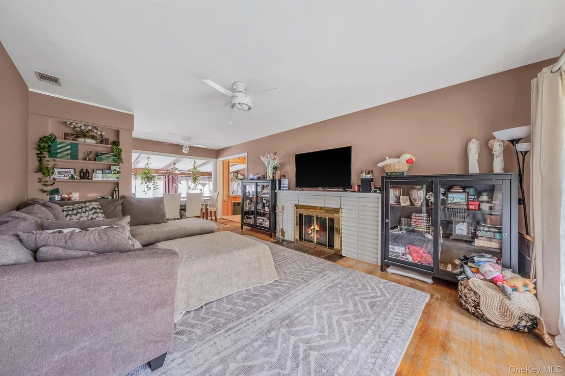 Photo of 891 Pondview Road